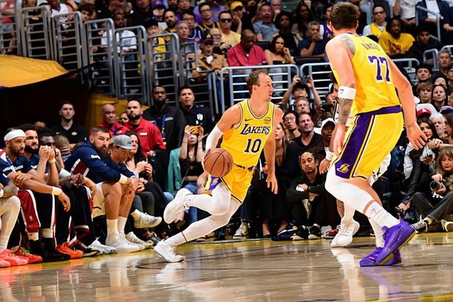 湖人险胜步行者 肯纳德表现低迷引关注