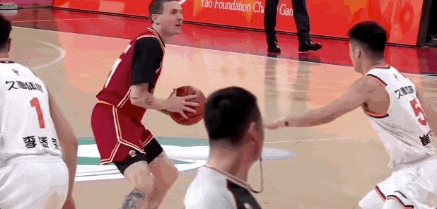 古德温31分率队险胜山西，上海延续连胜