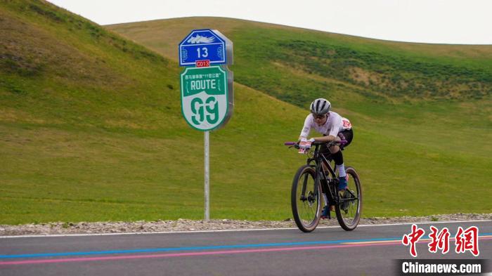 盛夏二十余国选手赴内蒙古乌珠穆沁草原参加草