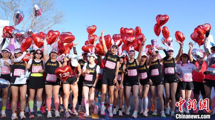 贺兰山东麓葡萄酒产区背景下，4800余名跑友鸣枪