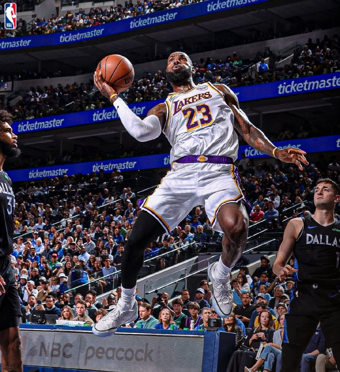 湖人季后赛前景受挫 湖人队面临伤病危机