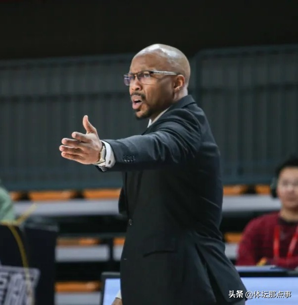 广州龙狮客场大胜吉林男篮 北控与广州龙狮争夺