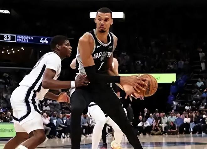 马刺冲击8连胜迎战雄鹿 字母哥伤缺成焦点